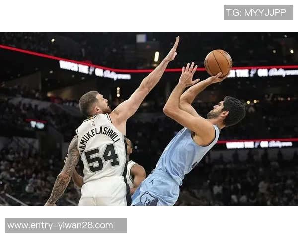 2010年NBA季后赛马刺对阵灰熊的经典对决回顾与分析