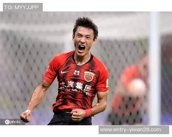 中超焦点战上港迎战富力争夺季后赛名额全力以赴展现球队实力